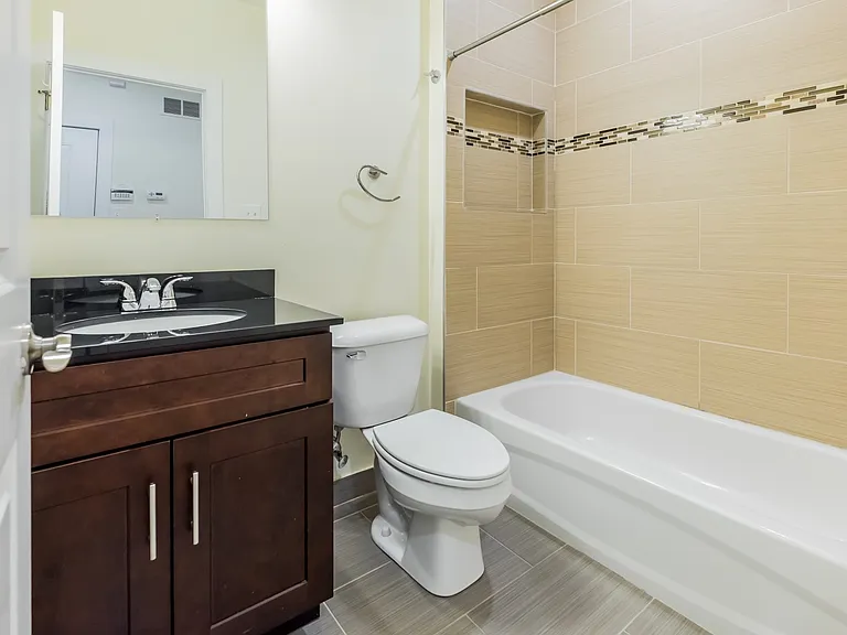 1537 Ogden St — Photo 13