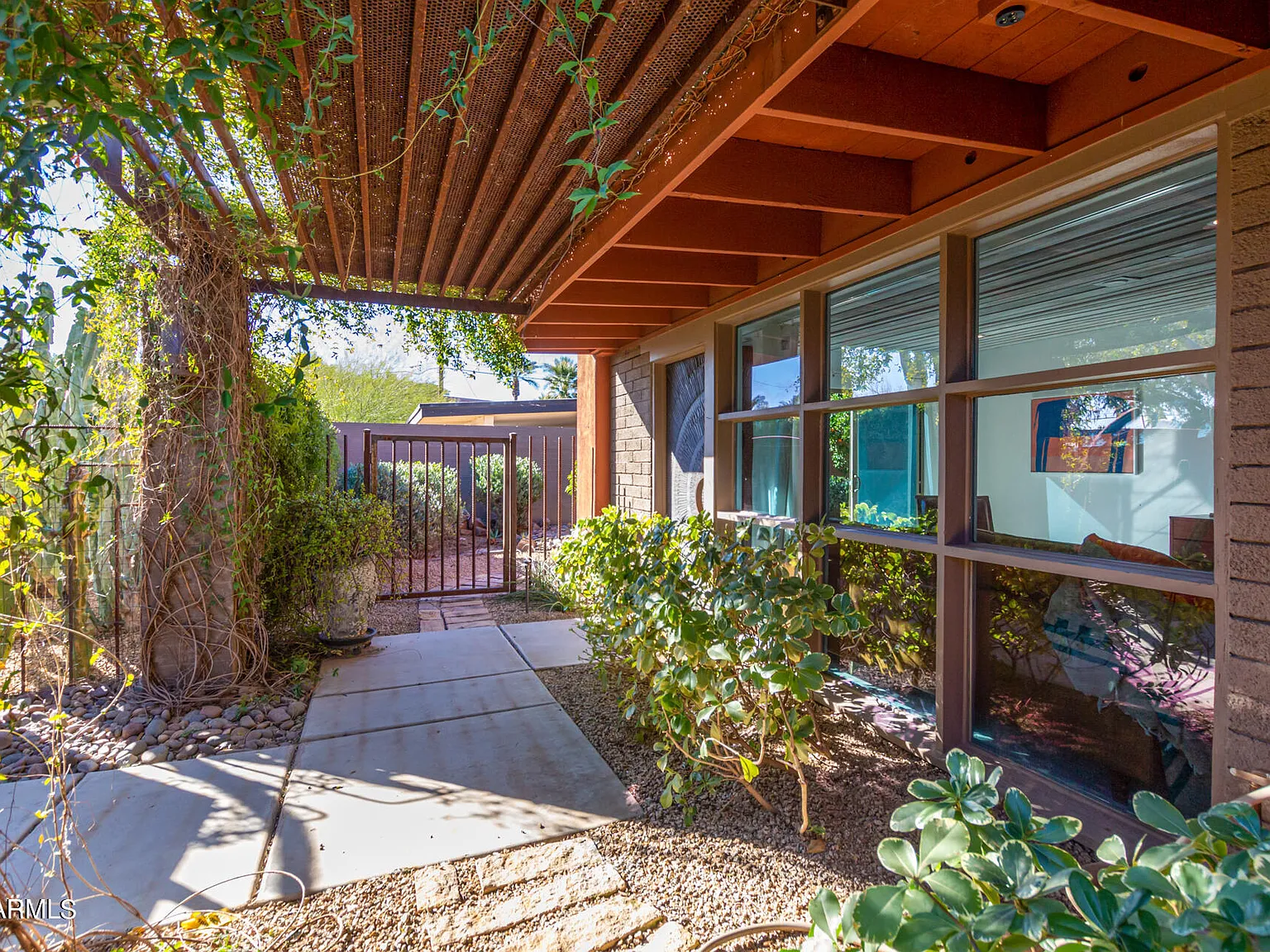 3 bed, 2.0 bath, 1851 sqft, $5,000 — Photo 2