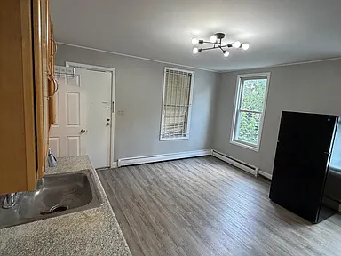 647 Montgomery St #3 — photo 2 of 7