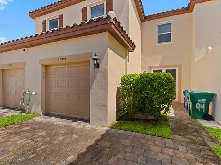 17094 SW 95th Ter #Townhouse 17094 — Photo 2
