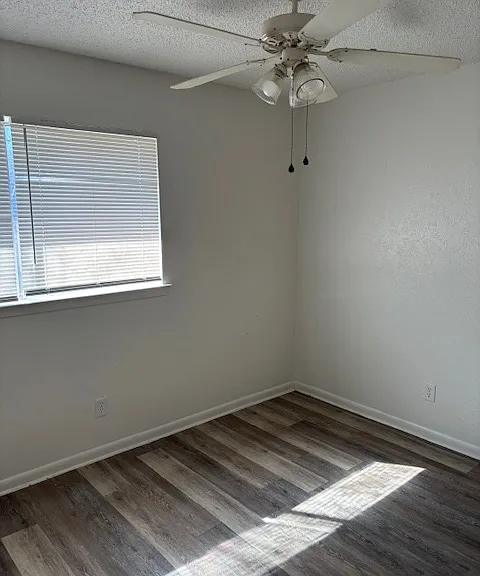 3501 Valley View Rd — Photo 2