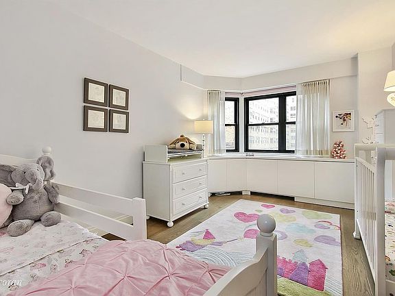 5th image of 176 E 77th St #6AL