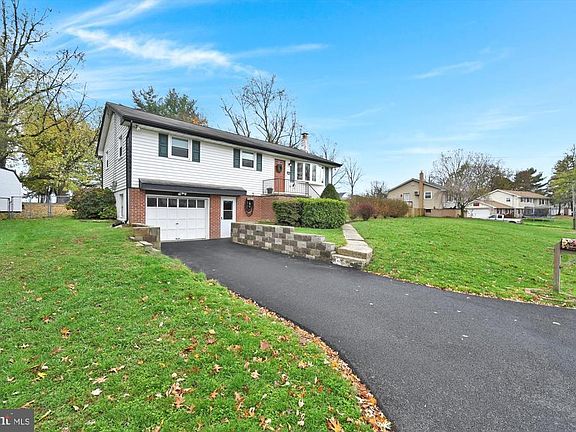 2nd image of 220 Hilltop View Way