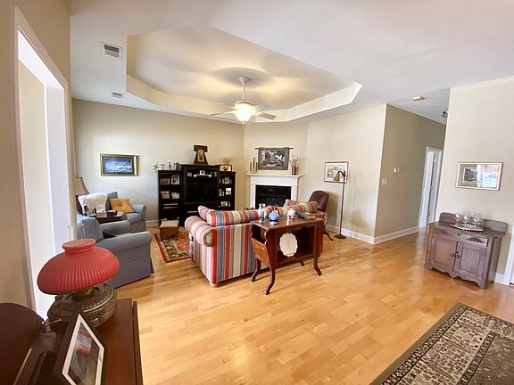 3rd image of 103 Londonberry Ct
