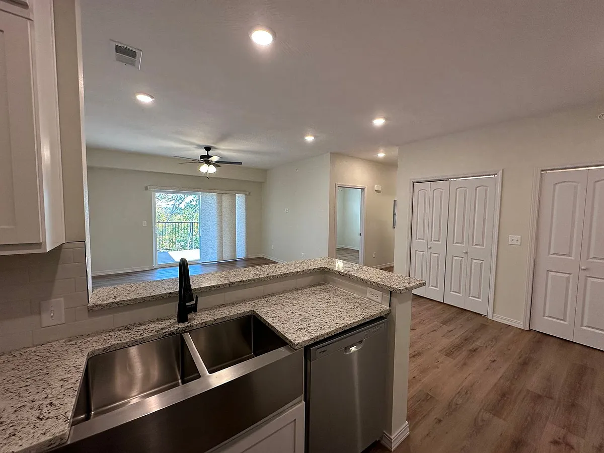 Building Photo - 750 Windsor Ct #206