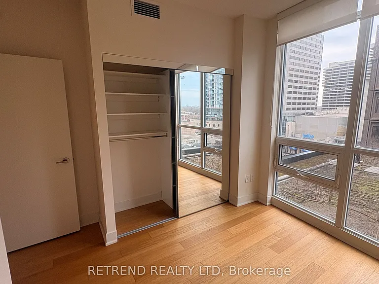 30 Roehampton Ave #802 — Photo 9