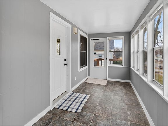 4th image of 709 9th St
