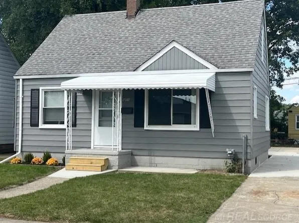 18915 Hazelwood St, Roseville, MI 48066