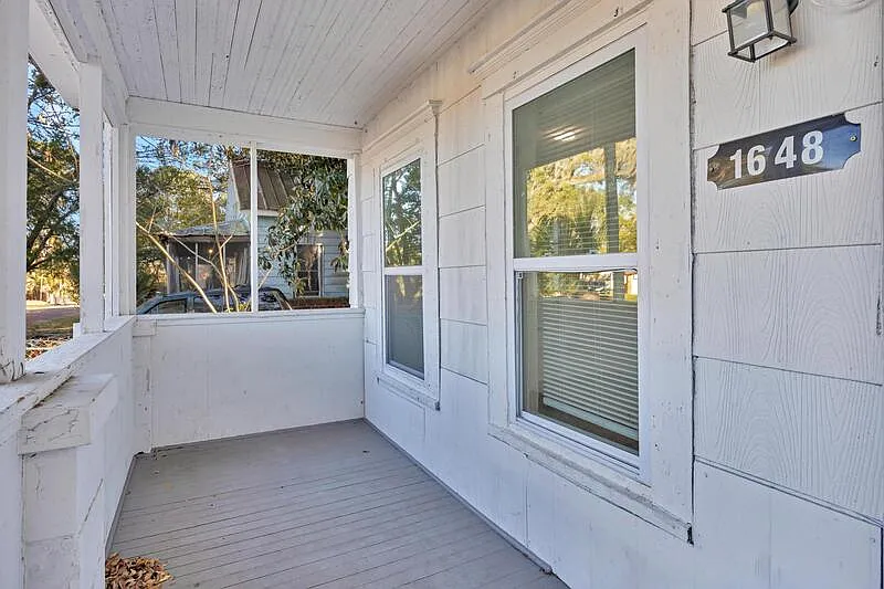 3 bed, 1.0 bath, 928 sqft, $995 — Photo 2