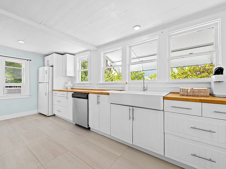 29 Ocean Breeze St — Photo 10