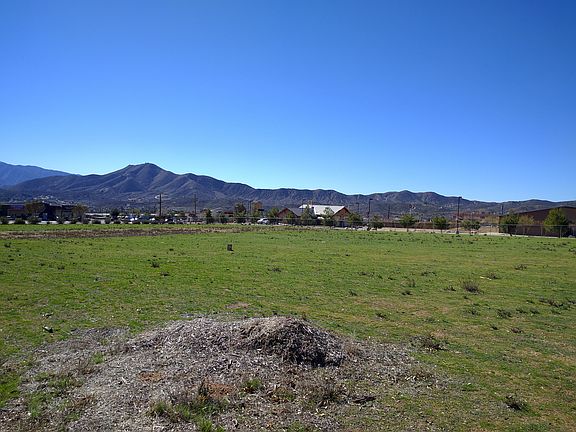 2nd image of 3635 Sierra Hwy