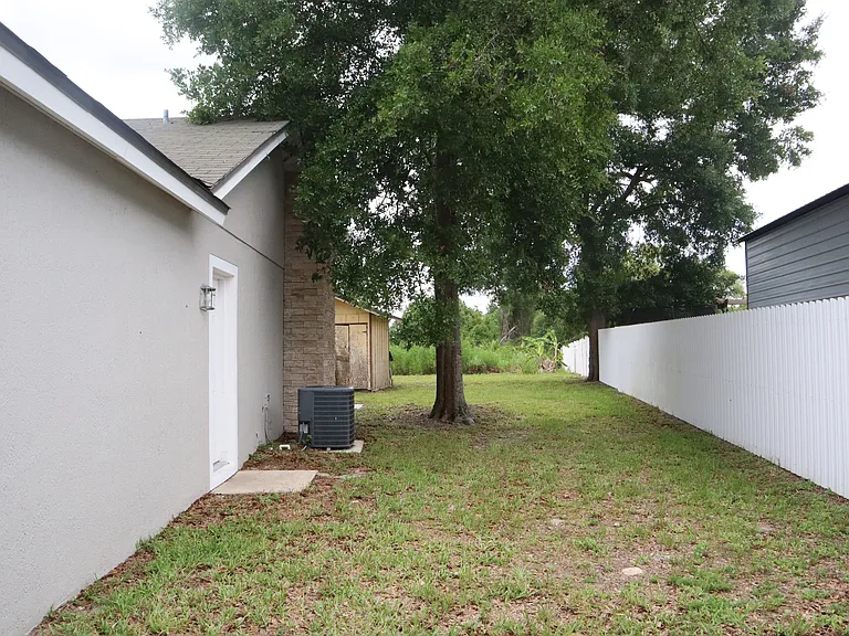 990 Windbrook Dr — Photo 12