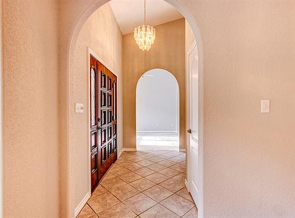 4th image of 2210 Brookhollow Dr