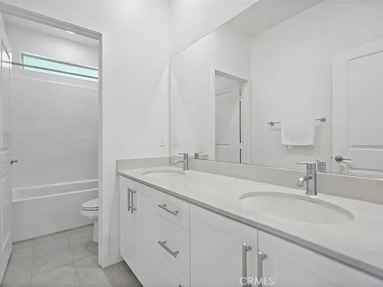 2575 E Embry Ln — Photo 12