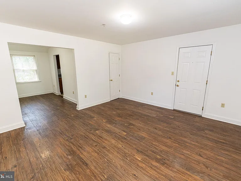 802 Travers St #4 — Photo 10