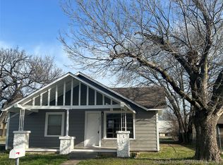 1002 E Walnut St, Cushing, OK 74023