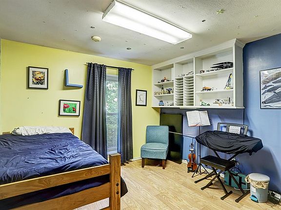 4th image of 2066 Aspen Glade Dr