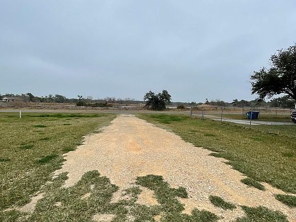 2nd image of 635 Sunset Dr