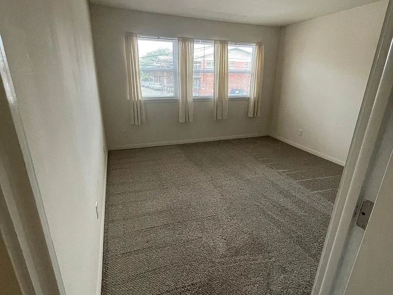 926 E Walnut St #12 — Photo 9