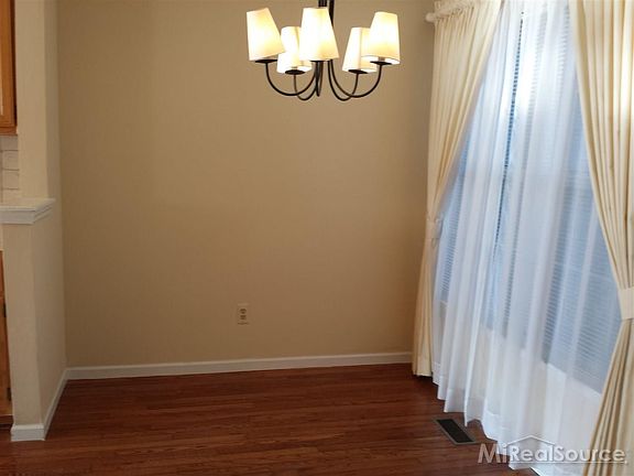 5th image of 43801 Stoney Ln