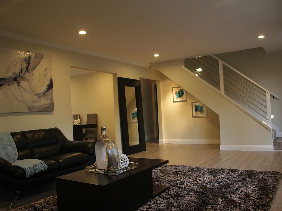 2nd image of 3020 Panama Ave