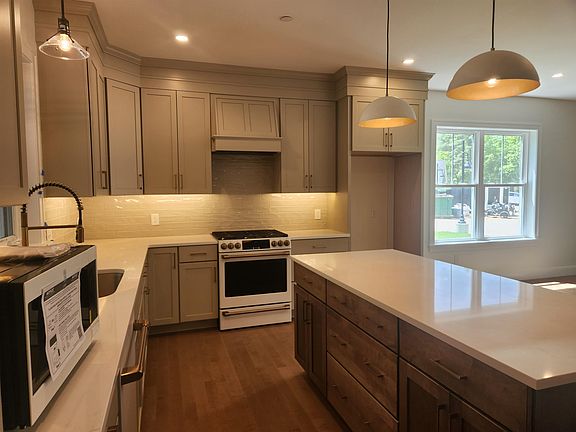 3rd image of 62 Cliffside Drive #47