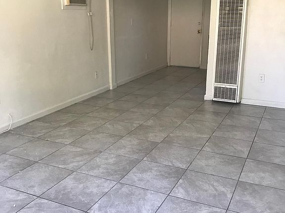 4th image of 461 Pear St