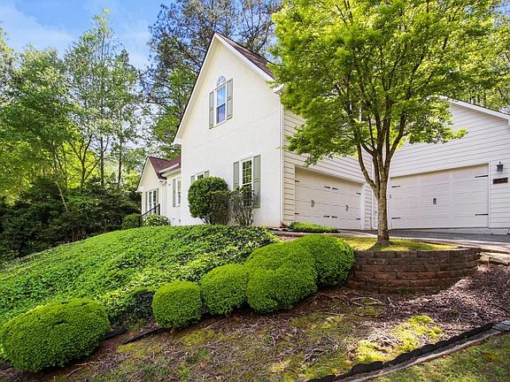 4th image of 403 Summerchase Way