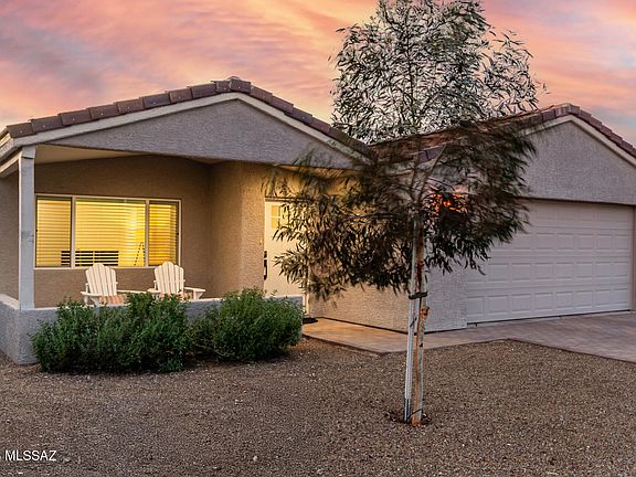 3rd image of 220 S Vozack Ln
