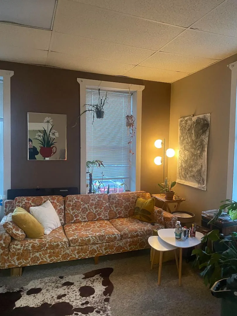 Unit Photo - 544 Broadway St S #12