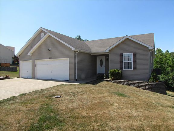 3rd image of 805 Oxford Ct