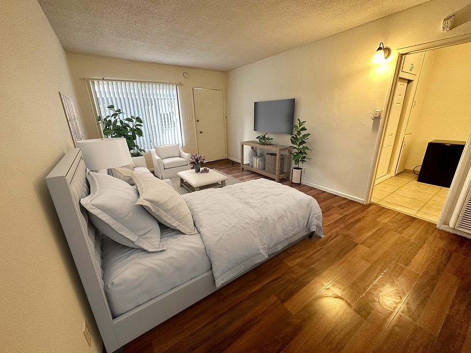 1st image of 3333 Mentone Ave APT 1