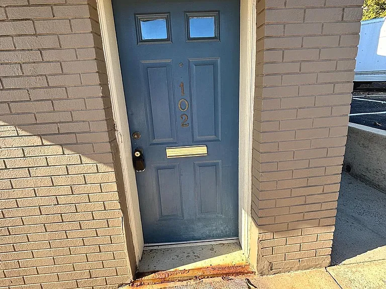102 N Lawrence St — Photo 5
