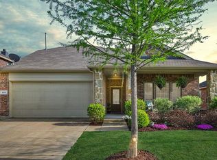 215 Villanova Dr, Van Alstyne, TX 75495