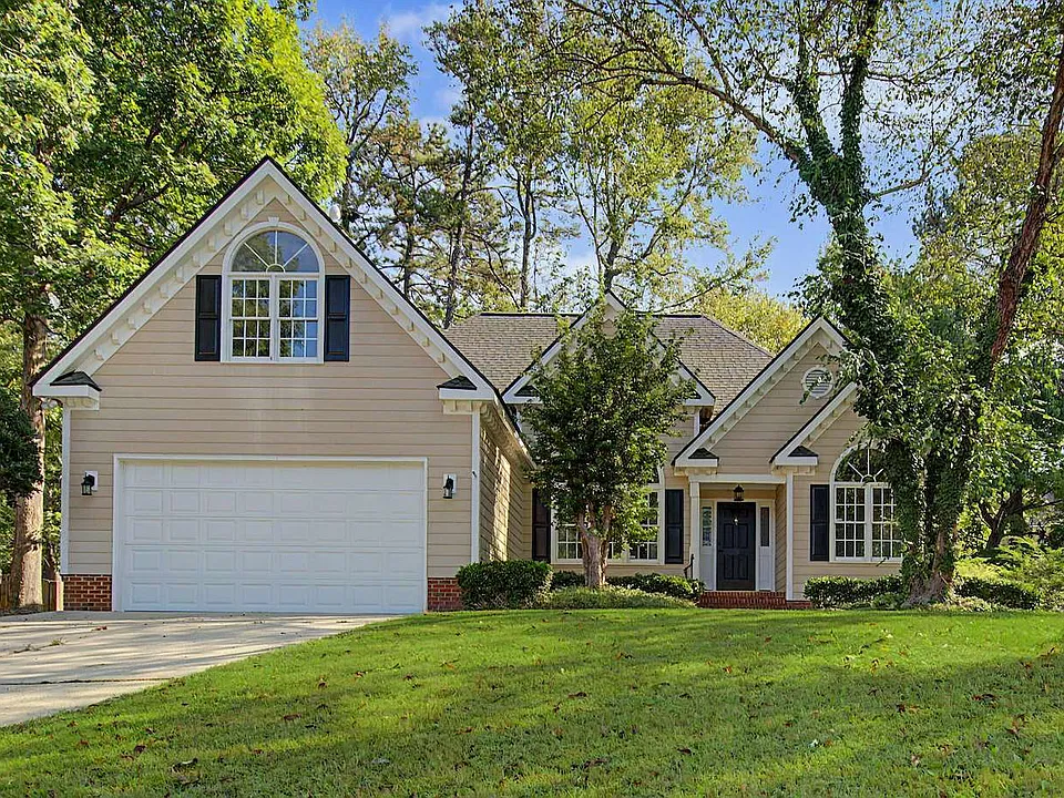 208 Hickory Glen Ln