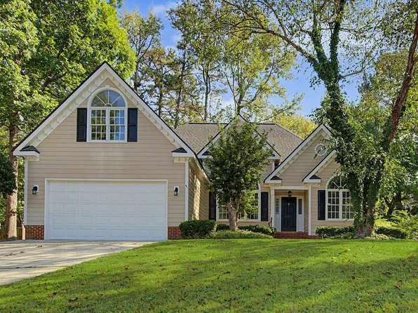 208 Hickory Glen Ln, Holly Springs, NC 27540