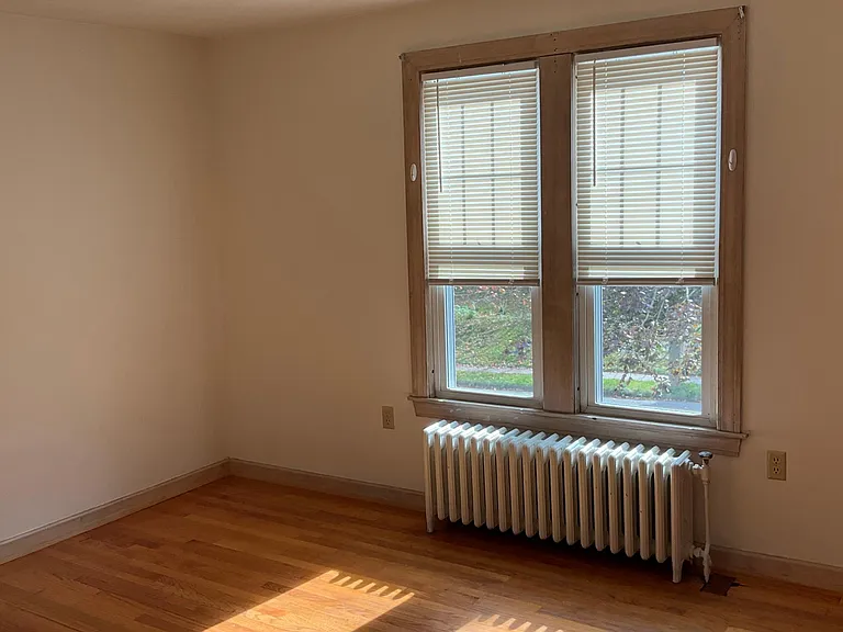 128 Lincoln St — Photo 3