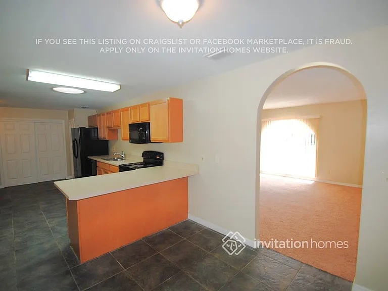 829 Pembroke Ave NE — Photo 3