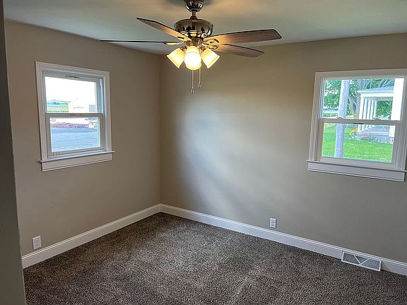Bedroom 1 entry