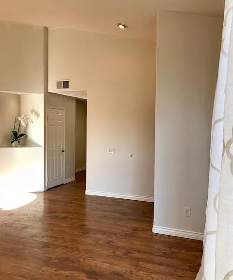 Front Entry/ Hall view