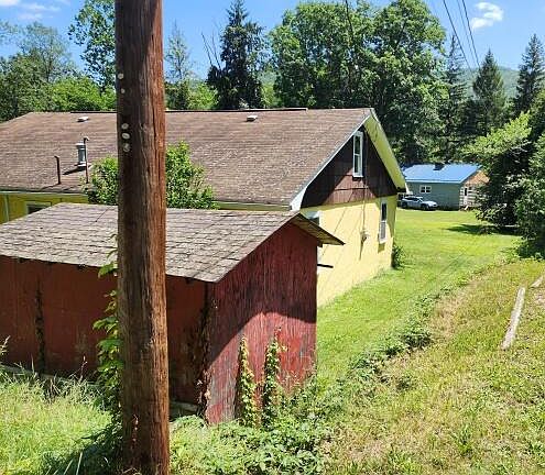 4th image of 2584 Old West Creek Rd