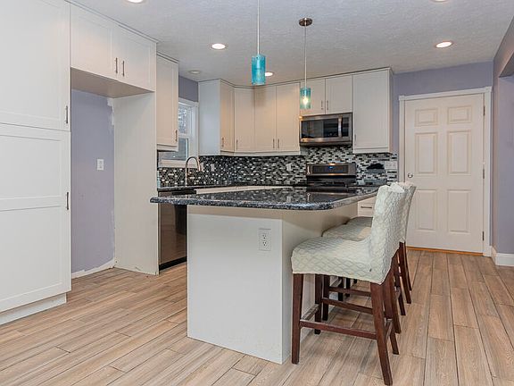 4th image of 24271 Thousand Oaks Dr