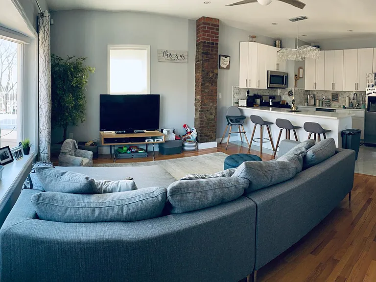 190 Shepherd Ave #2 — Photo 2