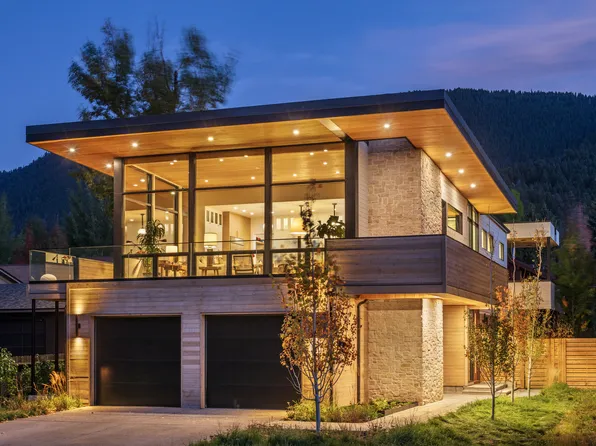 674 E Hall Ave, Jackson, WY 83001