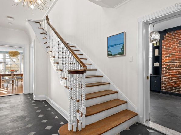 1936 Bloomingdale Ter, Halifax, NS B3H 4E5