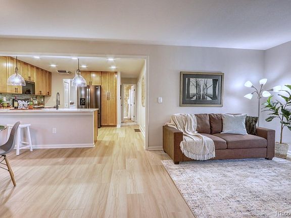 5th image of 805 Perry Street