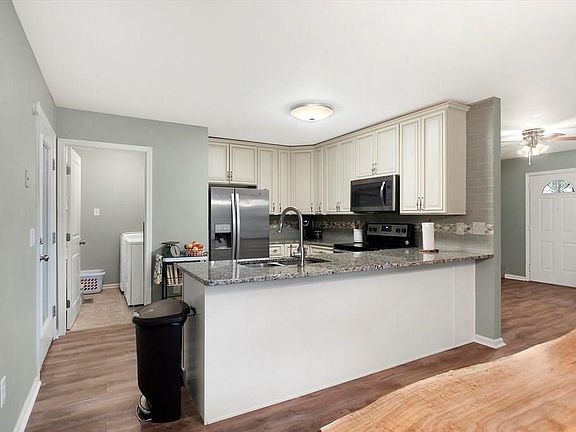 4th image of 888 Lee Road 154
