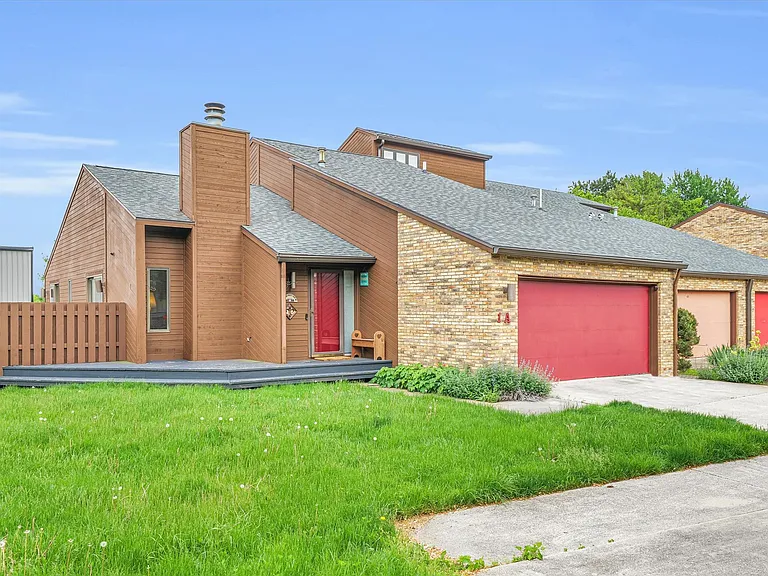 1 Lyndhurst Village Ct — Photo 1