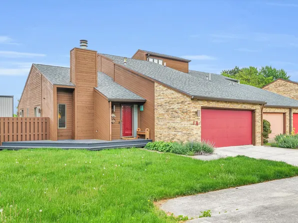 1 Lyndhurst Village Ct, Savoy, IL