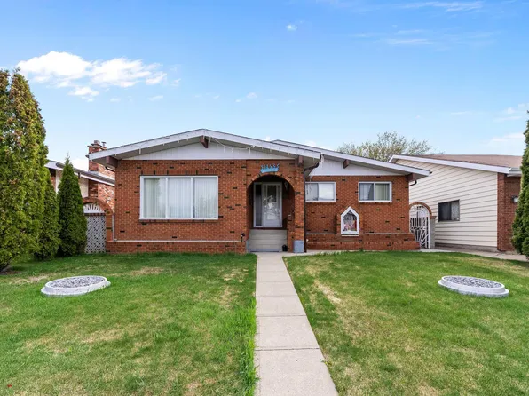 15907 101st St NW, Edmonton, AB T5X 4E6